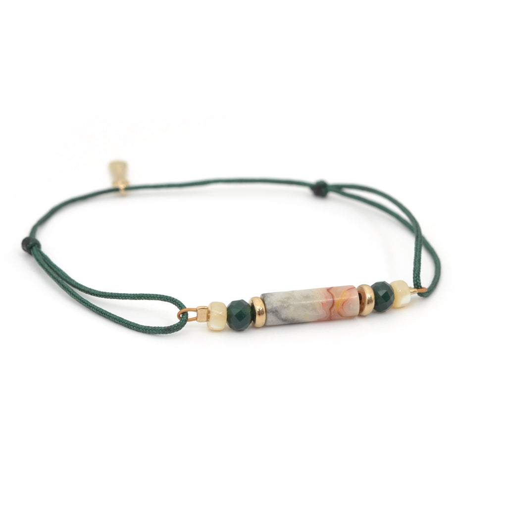 bracelet cordon perles de verre et nacre crème, cordon vert