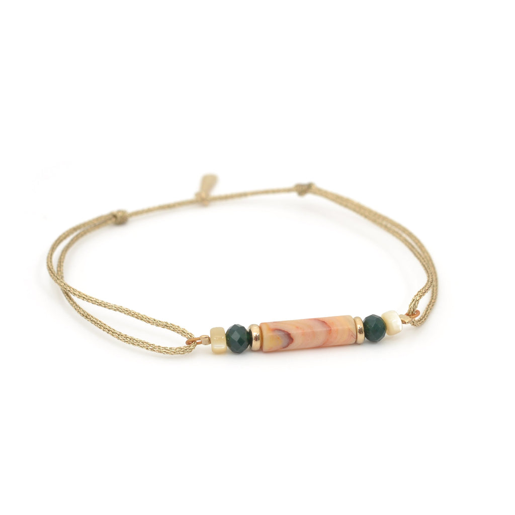 bracelet cordon perles de verre et nacre crème, cordon doré