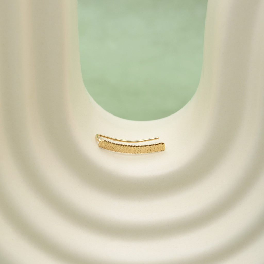 Climber oreille collection Mirage taille PM, posé sur une arche